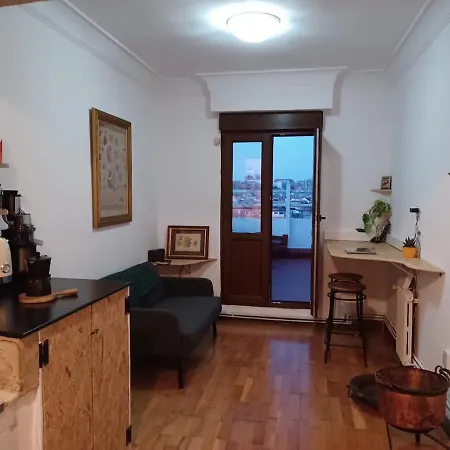 En El Atico De Tona Mirando A La Bahia De * Santander