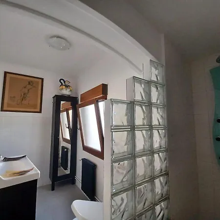 Quarto em Acomodações Particulares En El Atico De Tona Mirando A La Bahia De