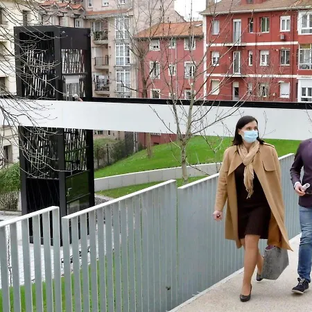 En El Atico De Tona Mirando A La Bahia De Alloggio in famiglia