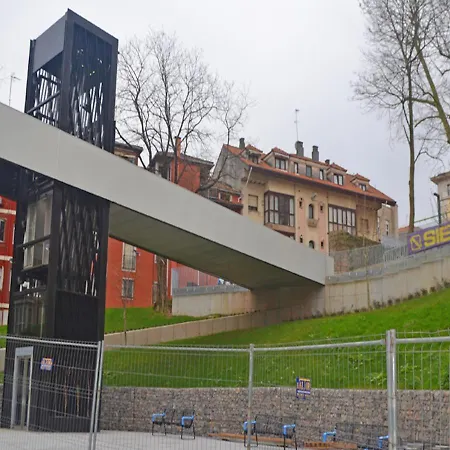 En El Atico De Tona Mirando A La Bahia De 民宿 *