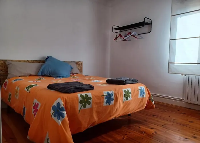 Homestay En El Atico De Tona Mirando A La Bahia De *