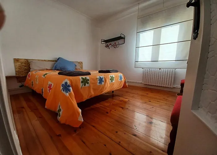 En El Atico De Tona Mirando A La Bahia De