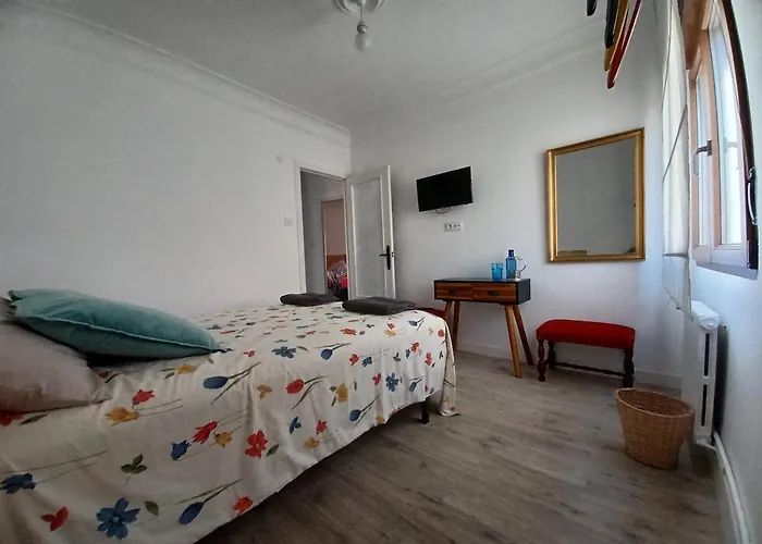 Homestay En El Atico De Tona Mirando A La Bahia De Santander