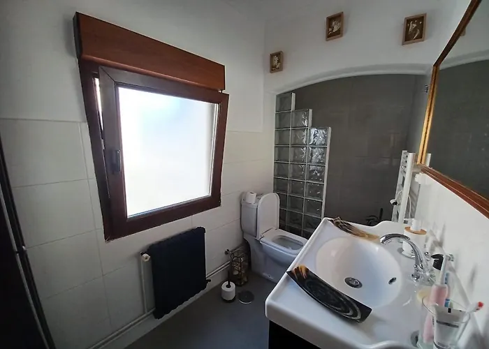 En El Atico De Tona Mirando A La Bahia De