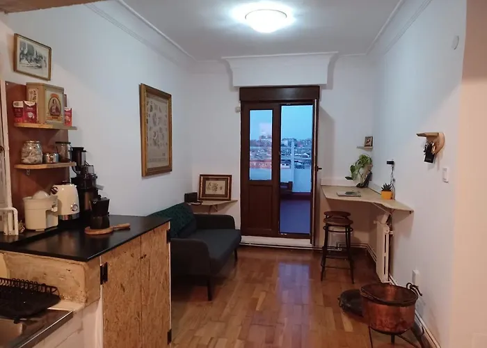 En El Atico De Tona Mirando A La Bahia De * Santander