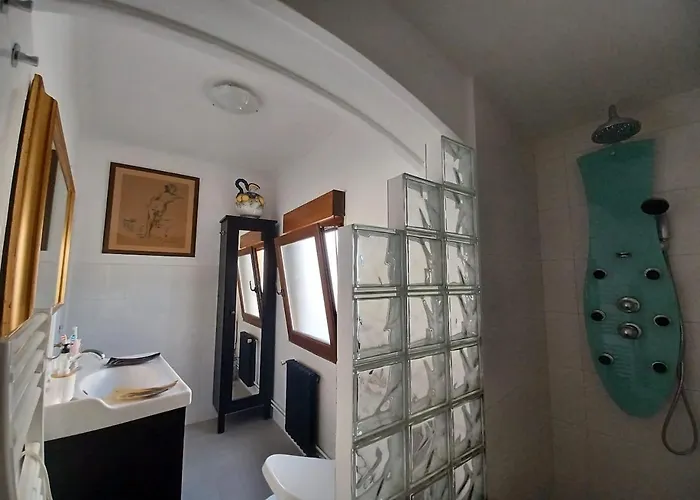 Homestay En El Atico De Tona Mirando A La Bahia De