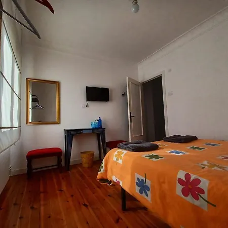 Homestay En El Atico De Tona Mirando A La Bahia De