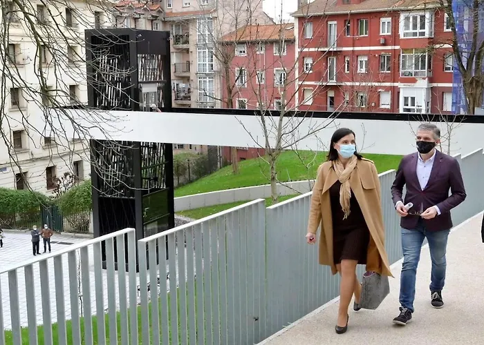 En El Atico De Tona Mirando A La Bahia De Alloggio in famiglia